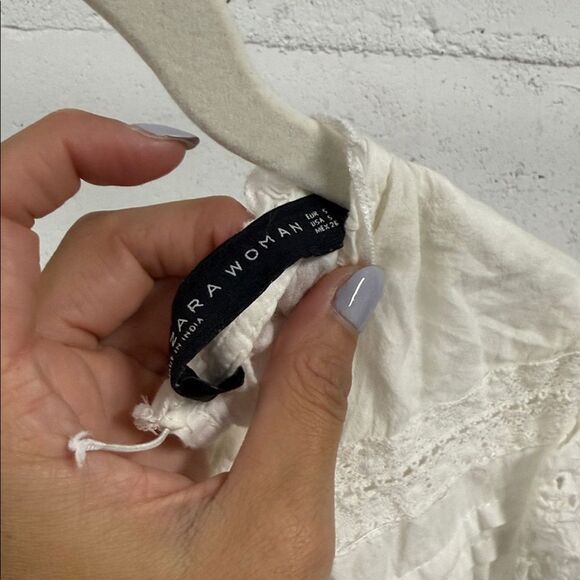 Zara Cream Lace Detail Top (Missing Back Top Button) - Size Small Sleeveless Top - Picture 4 of 4
